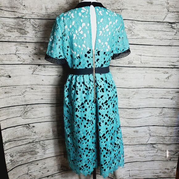 Liza Luxe Lace Midi Dress Size Medium NWT - Picture 6 of 10